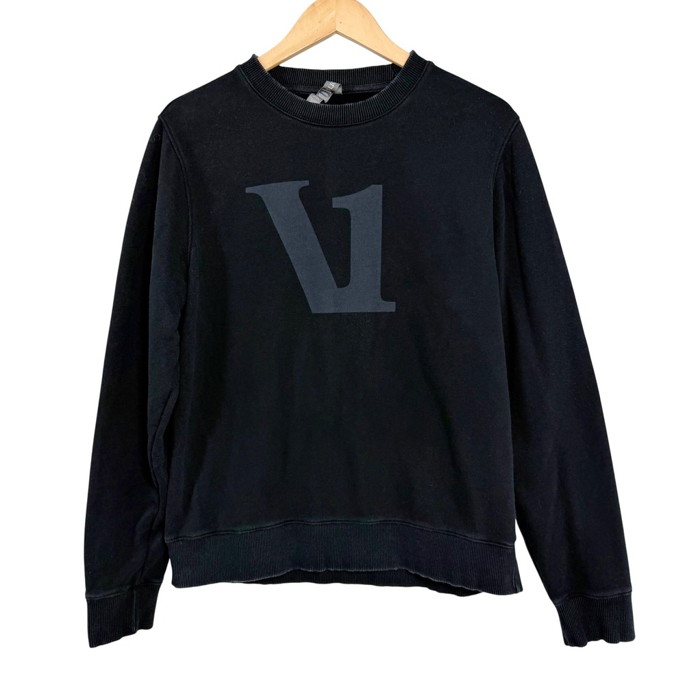 Vuori Mens Encininitas V Logo Crewneck Sweatshirt Black Pullover Fleece Medium